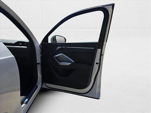 New 2025 Audi Q3 2.0T Premium image 11