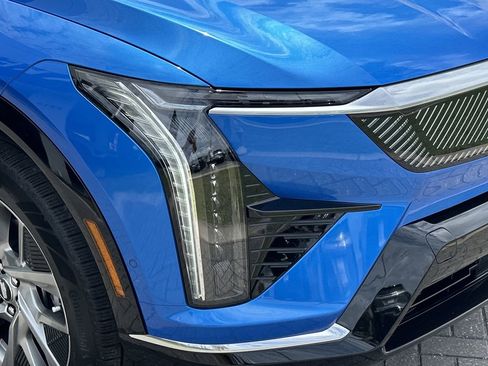 New 2026 Cadillac Optiq Luxury 1 image 7