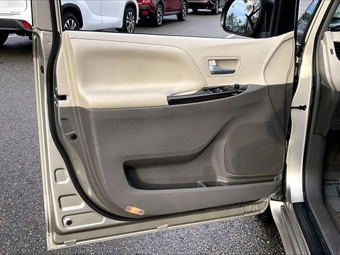 Certified 2017 Toyota Sienna XLE w/ XLE Navigation Package image 21