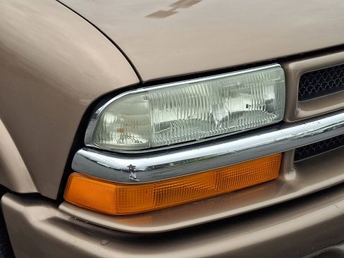 Used 2003 Chevrolet Blazer LS w/ Preferred Equipment Group AWD/4WD image 9