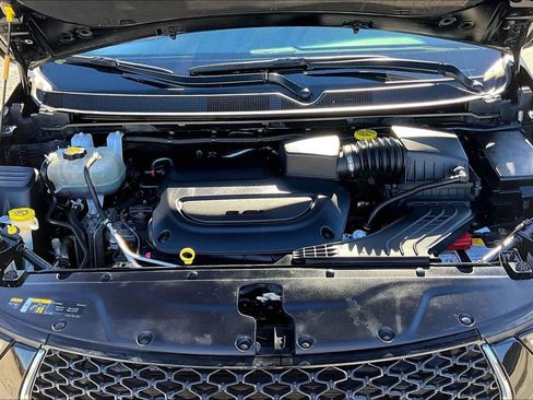 Used 2024 Chrysler Pacifica Touring-L image 30