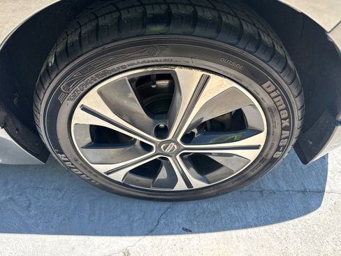 Used 2018 Nissan Leaf SL w/ SL Technology Package FWD image 9
