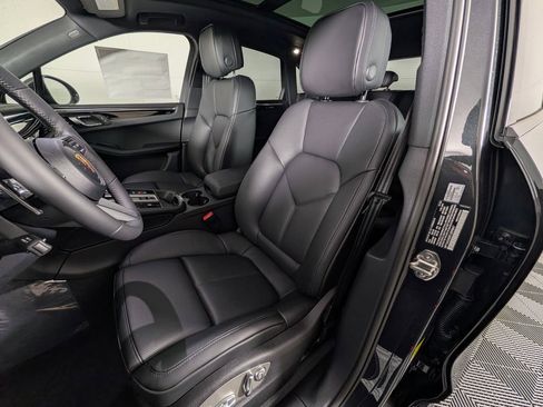 New 2026 Porsche Macan image 5