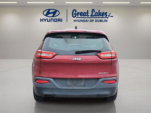 Used 2015 Jeep Cherokee Sport image 4