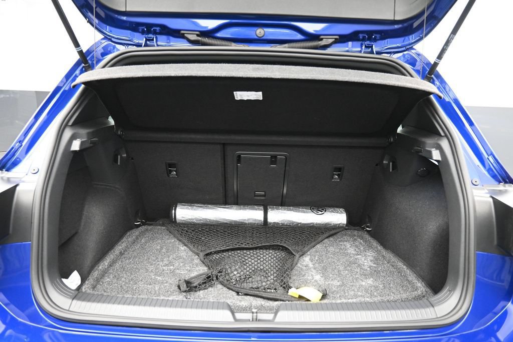 Used 2023 Volkswagen Golf 20th Anniversary Edition w/ Golf Protection Package AWD/4WD image 28