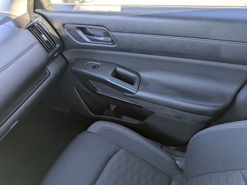 Used 2024 Nissan Pathfinder SV image 16