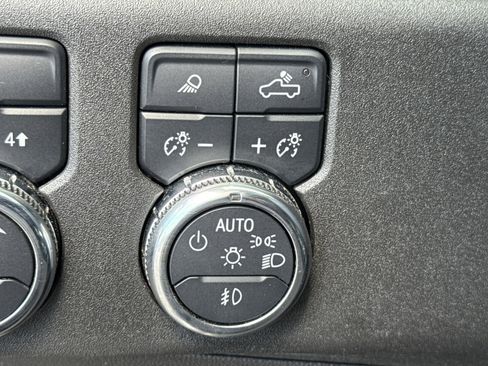 Used 2025 GMC Sierra 1500 SLT AWD/4WD image 31