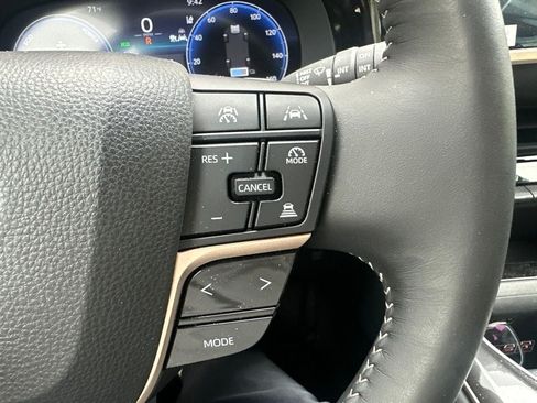 Used 2025 Toyota Crown Signia AWD/4WD image 16
