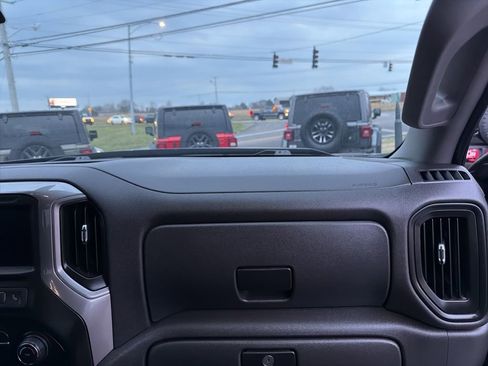 Used 2021 Chevrolet Silverado 1500 Custom image 22