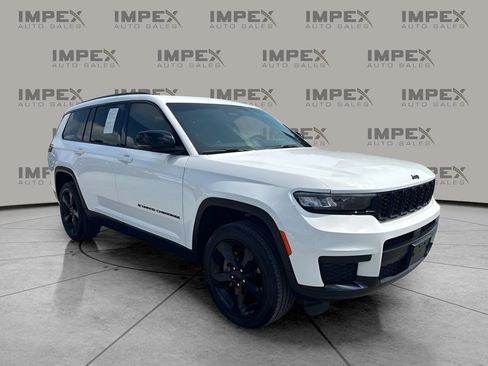 Used 2024 Jeep Grand Cherokee L Altitude AWD/4WD image 4