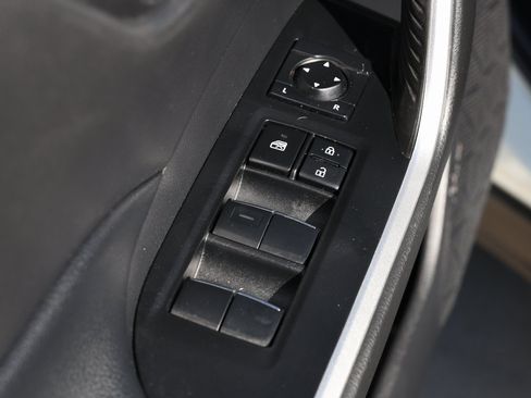 Used 2021 Toyota RAV4 XLE Premium image 30