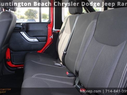 Used 2017 Jeep Wrangler Unlimited Rubicon w/ Connectivity Group image 29