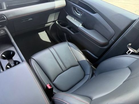 Used 2025 Honda Pilot TrailSport image 29