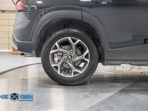 Used 2025 Chevrolet Trax LT w/ Driver Confidence Package image 41