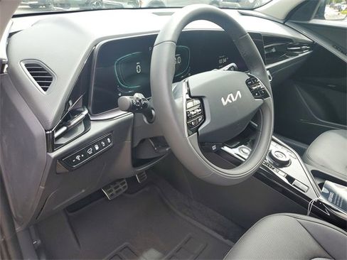 New 2025 Kia Niro SX Touring image 22