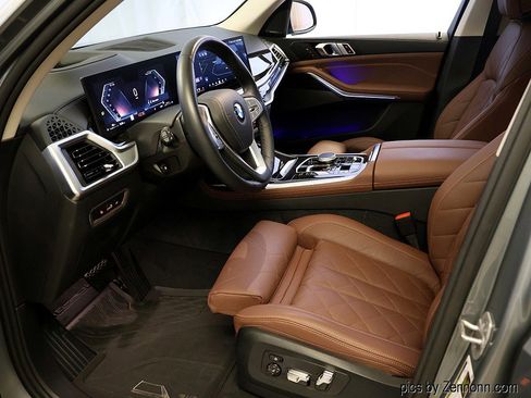 Certified 2024 BMW X7 xDrive40i image 11