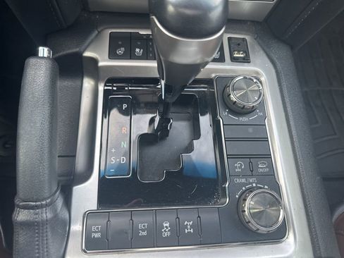 Used 2021 Toyota Land Cruiser image 20