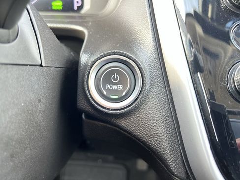 Used 2022 Chevrolet Bolt EUV LT w/ Convenience Package image 17