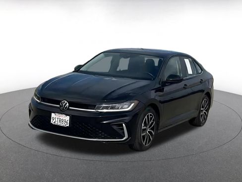 Used 2025 Volkswagen Jetta SE image 10