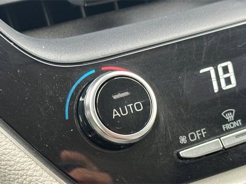 Used 2021 Toyota Corolla LE image 29