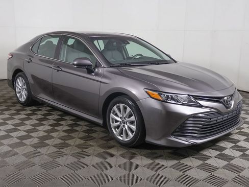 Used 2020 Toyota Camry LE w/ Convenience Package FWD image 2