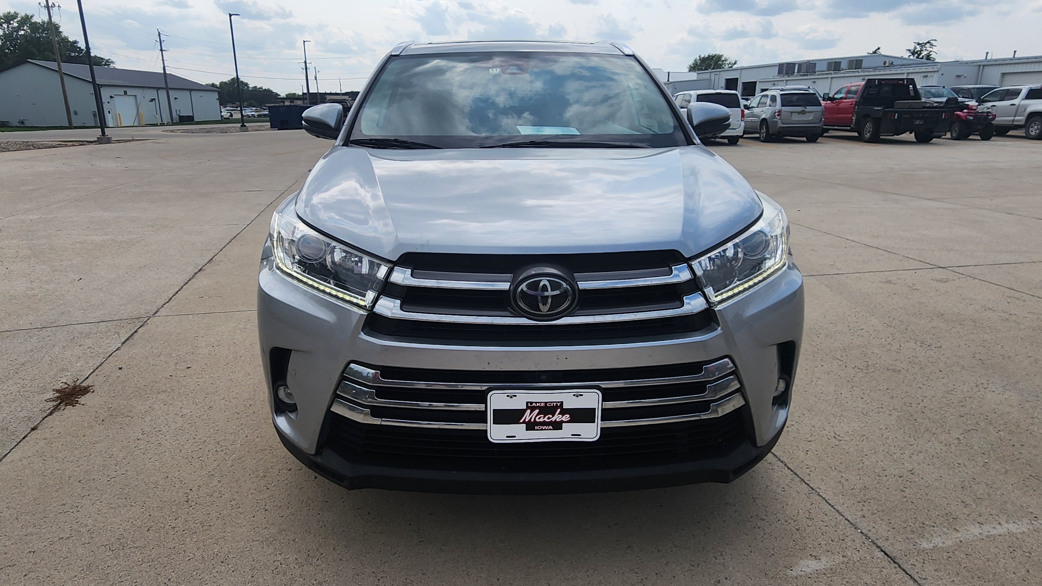 Used 2019 Toyota Highlander Limited Platinum AWD/4WD image 2