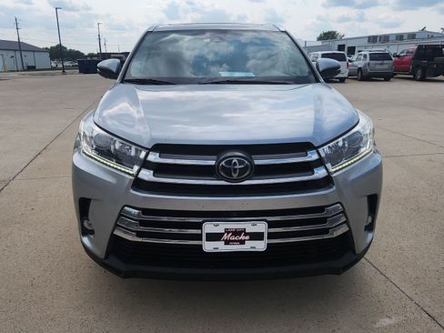 Used 2019 Toyota Highlander Limited Platinum AWD/4WD image 2