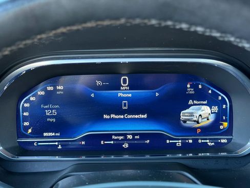 Used 2023 Chevrolet Suburban Premier image 18