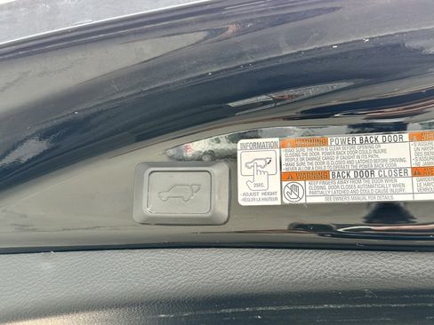 Used 2018 Toyota RAV4 XLE image 38