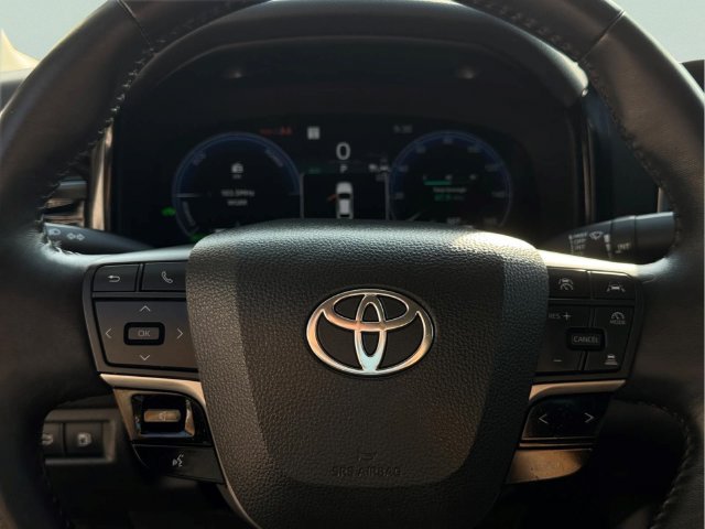 Used 2025 Toyota Camry XLE FWD image 22