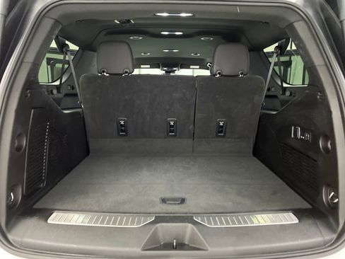 Used 2025 GMC Yukon XL Denali AWD/4WD image 35