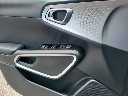 Certified 2025 Kia Soul LX FWD image 19