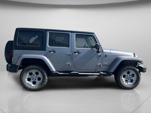 Used 2013 Jeep Wrangler Unlimited Sahara AWD/4WD image 3