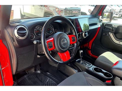 Used 2017 Jeep Wrangler Unlimited Sahara w/ Dual Top Group AWD/4WD image 14