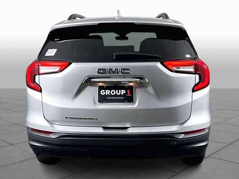 Used 2022 GMC Terrain SLE w/ Driver Convenience Package image 4