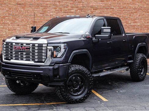 Used 2024 GMC Sierra 2500 Denali w/ Denali Reserve Package image 3