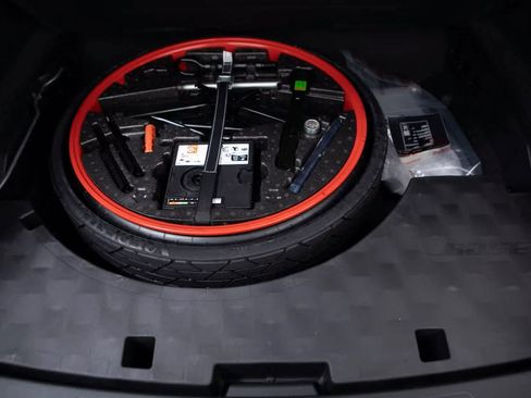 Certified 2025 Porsche Cayenne image 32