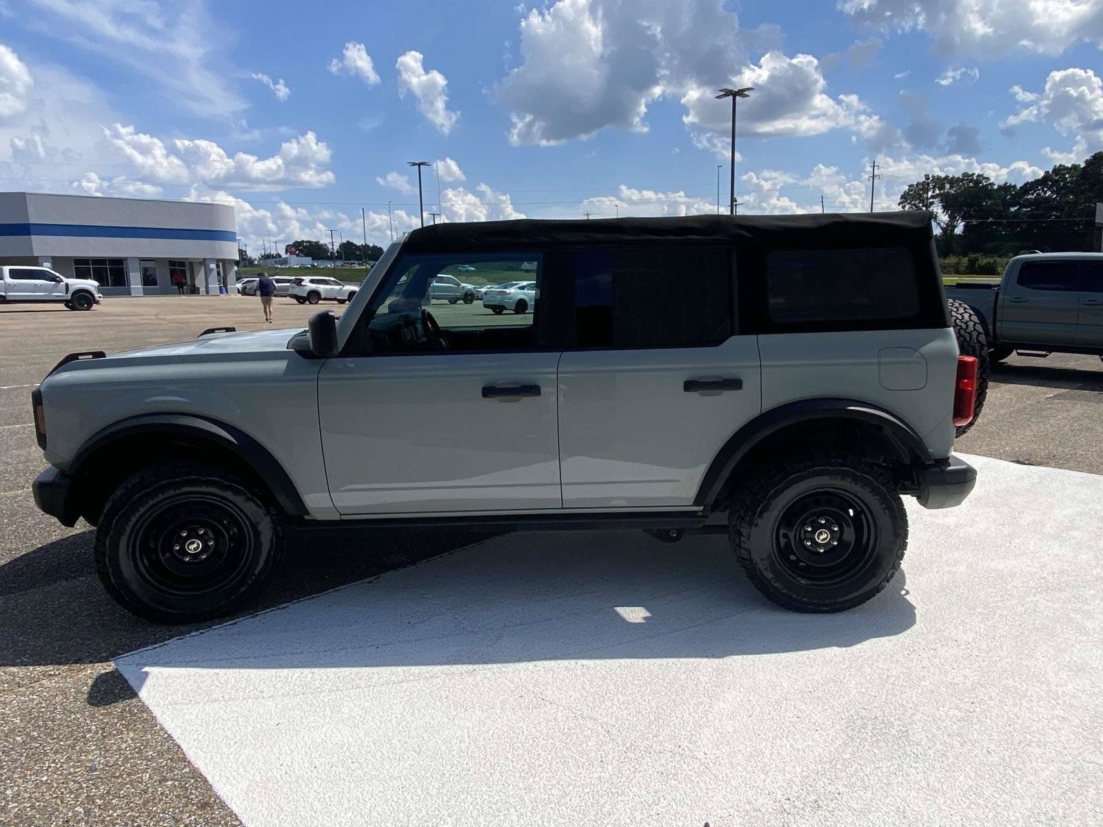 Used 2022 Ford Bronco Black Diamond AWD/4WD image 5