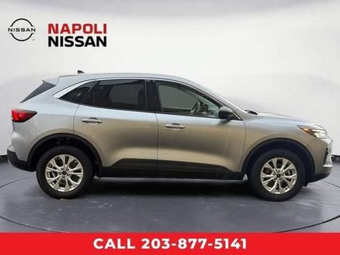 Used 2023 Ford Escape Active AWD/4WD image 2