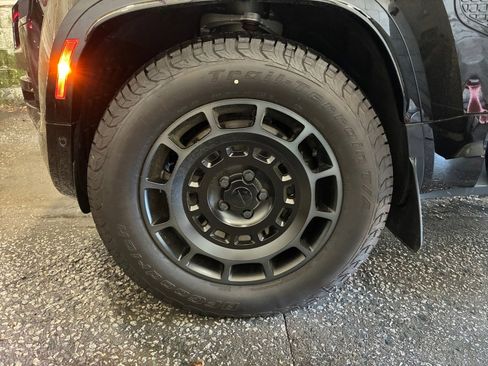 New 2026 Land Rover Defender 110 OCTA AWD/4WD image 25