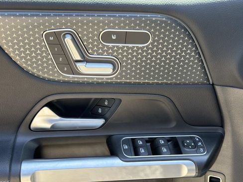Used 2025 Mercedes-Benz GLB 250 image 19