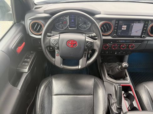 Used 2020 Toyota Tacoma TRD Sport w/ TRD Premium Sport Package AWD/4WD image 14