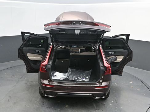 New 2026 Volvo XC60 B5 Core w/ Climate Package image 40
