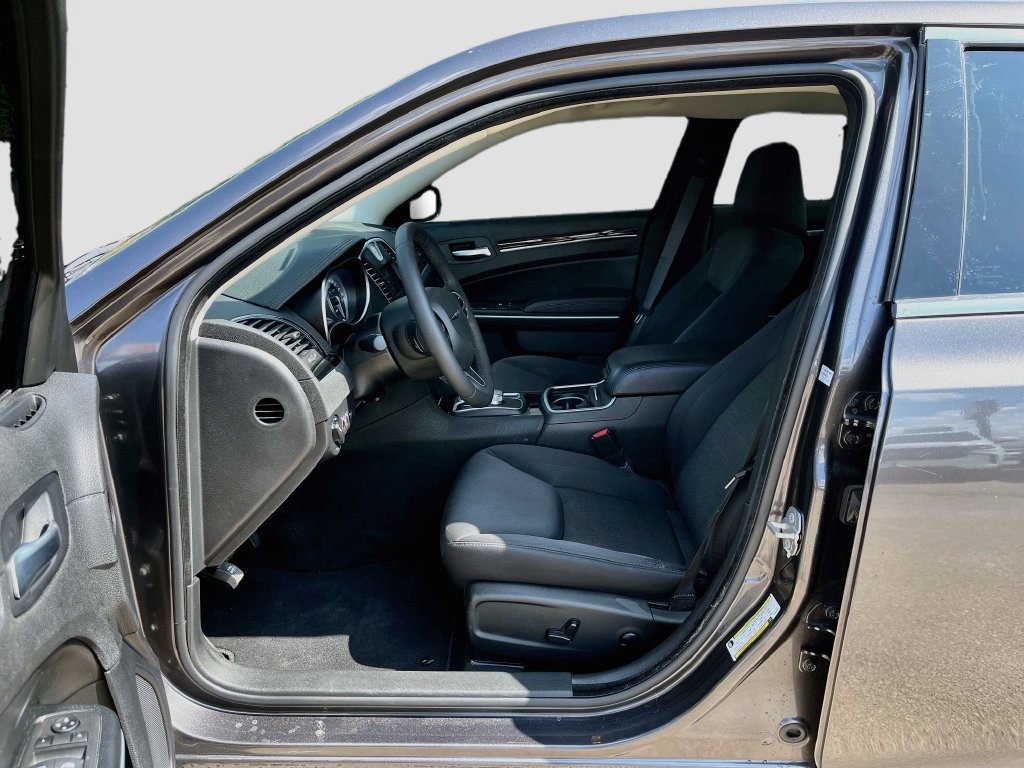 Used 2023 Chrysler 300 Touring RWD image 19