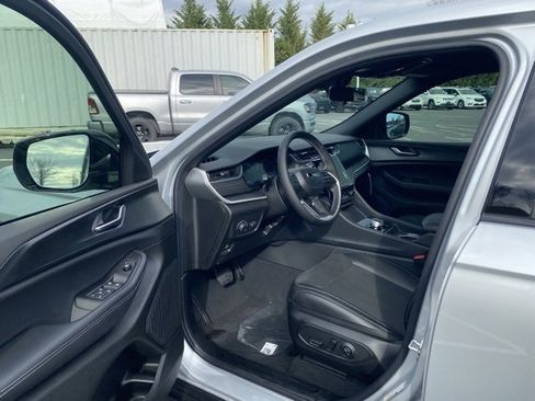 New 2025 Jeep Grand Cherokee L Altitude image 14