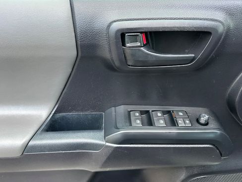 Used 2020 Toyota Tacoma SR image 12
