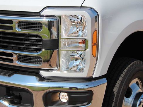 New 2026 Ford F350 XL w/ XL Chrome Package image 4