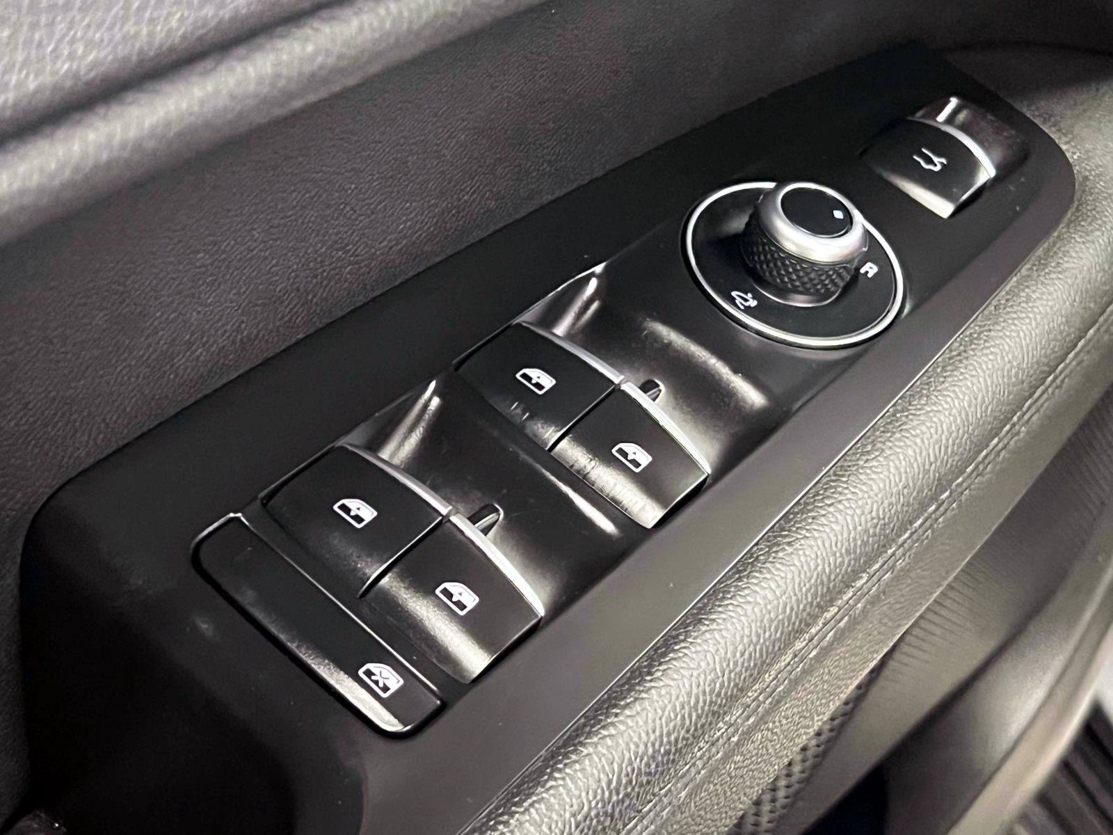 Used 2023 Alfa Romeo Stelvio Veloce AWD/4WD image 18