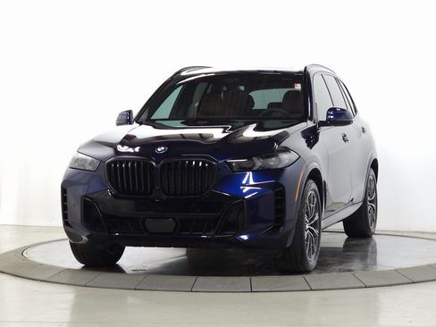 Used 2024 BMW X5 xDrive40i w/ M Sport Package image 3