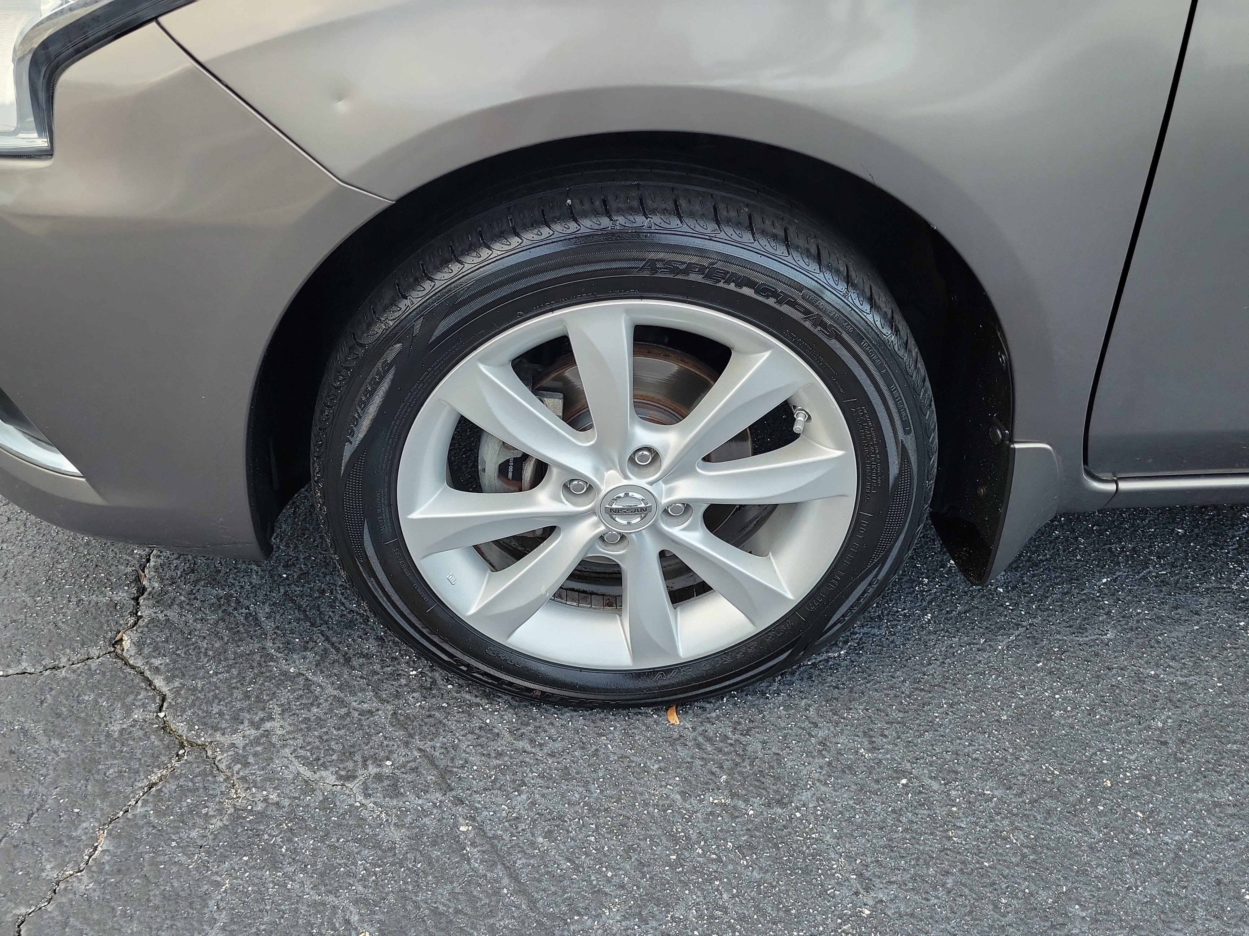 Used 2016 Nissan Versa FWD image 4